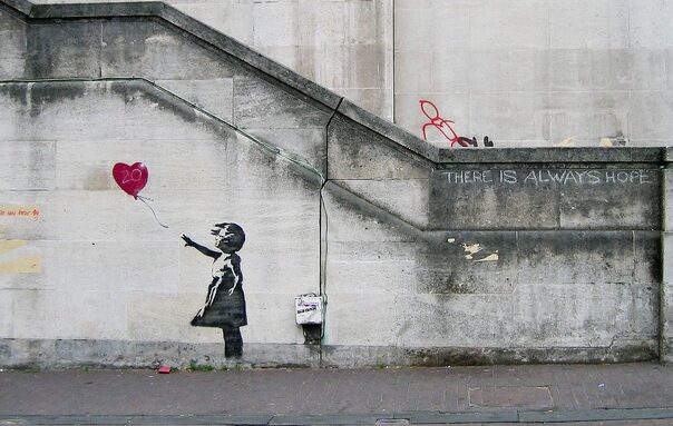 1444x920_un-pochoir-de-girl-with-balloon-la-petite-fille-au-ballon-capte-au-pied-du-pont-de-waterloo-a-south-bank-londres.jpeg